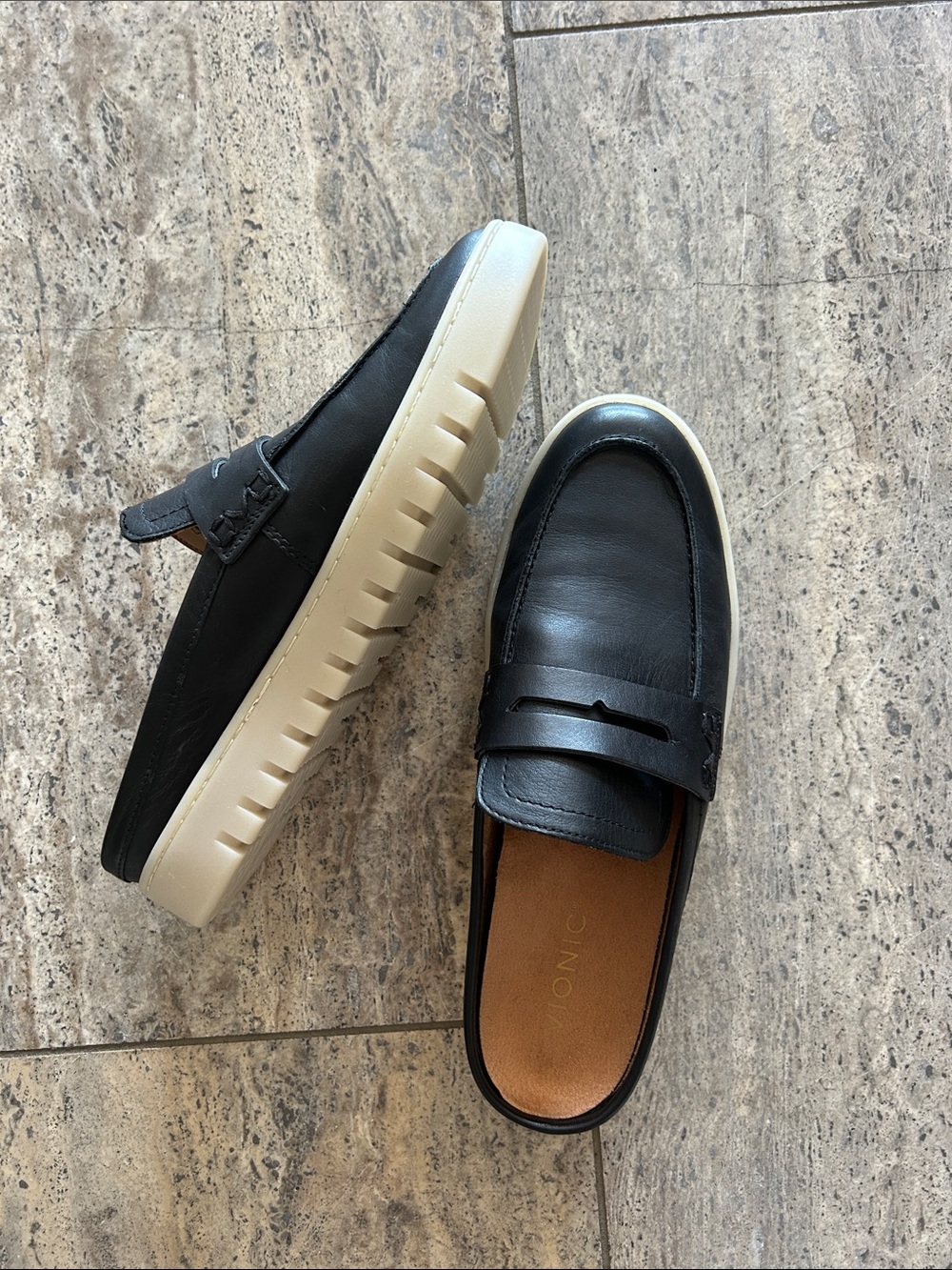 NWOT Vionic Uptown Mule 2
